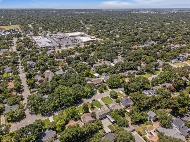 Building Photo - 3518 Westcliff Rd S