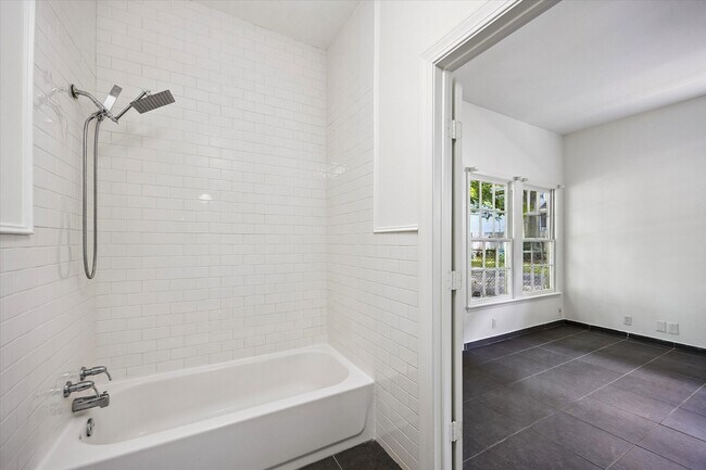 Building Photo - 326 W 22nd St
