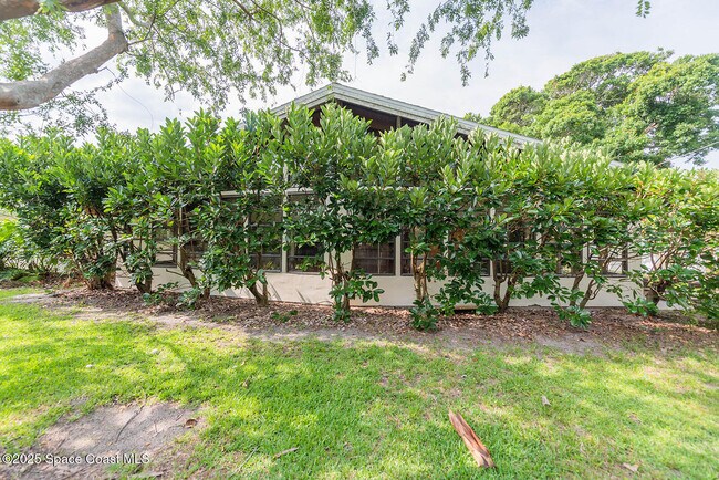 Building Photo - 508 Poinsettia Rd