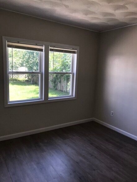 Building Photo - 347 Woonasquatucket Ave