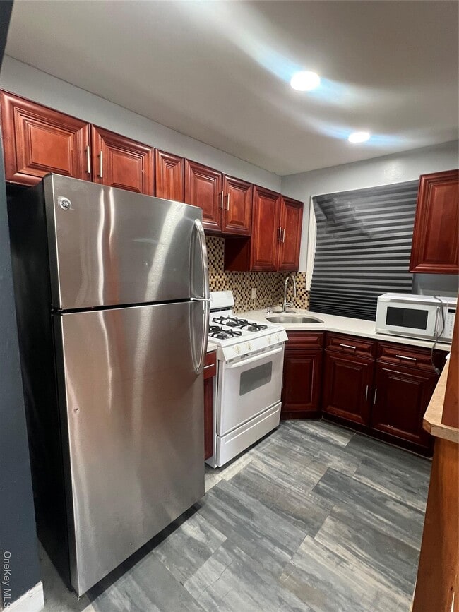 Building Photo - 180-11 146th Ave