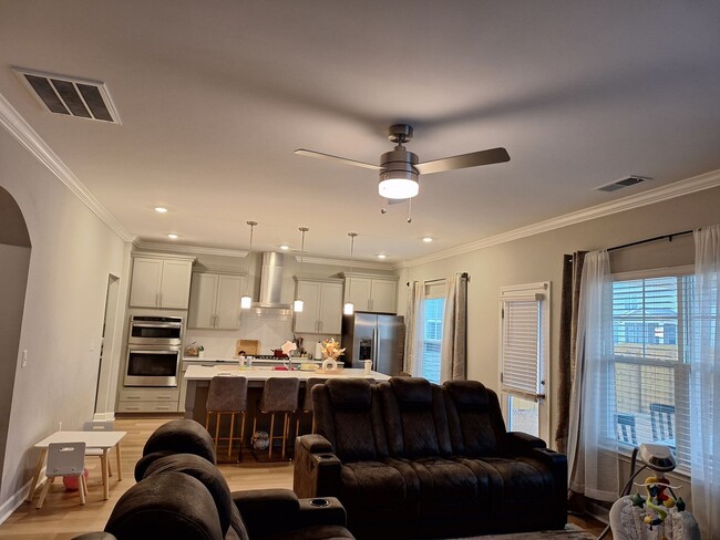 Building Photo - Beautiful Five Bedroom Home Located in Northeast Columbia!