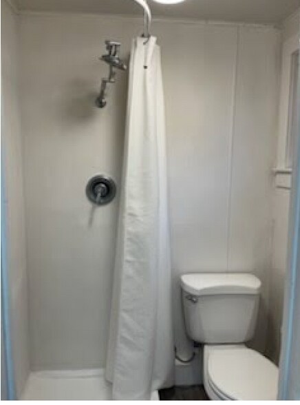 bathroom - 132 NW 30th St