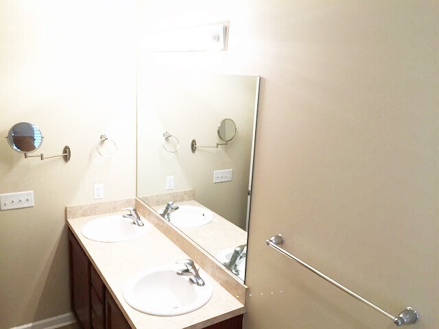Building Photo - 420 Stonebridge Circle