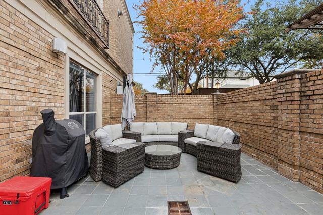 Building Photo - 6605 Bandera Ave