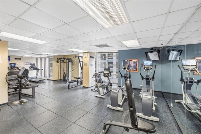 Building Photo - 200 N Dearborn St