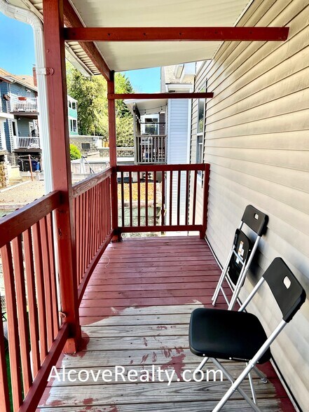 Building Photo - 39 Sterling St