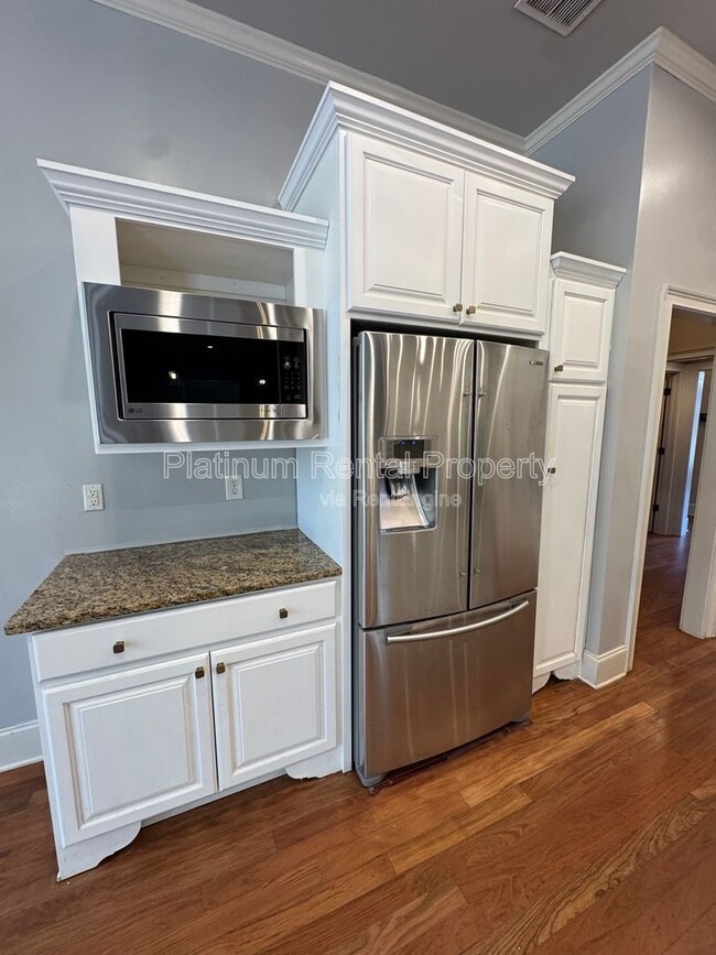 Building Photo - 1811 Traditions Way