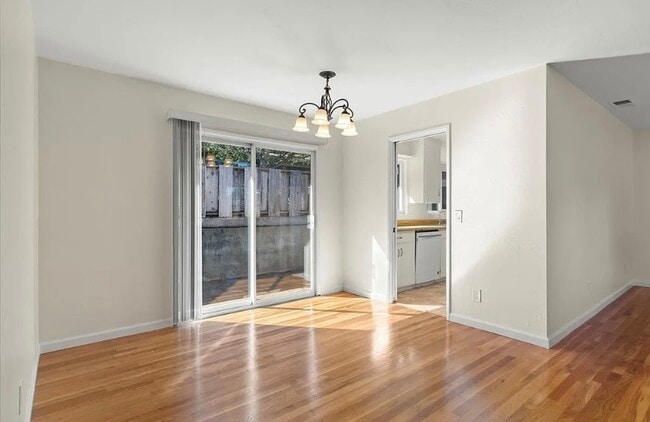 Building Photo - For rent