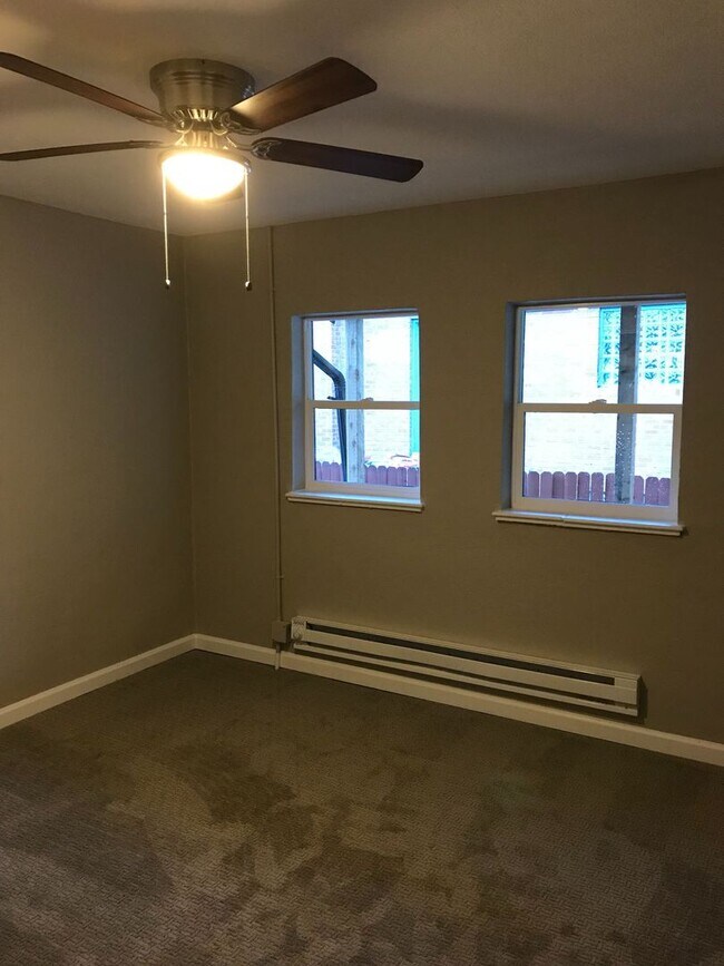 Building Photo - 2 Bed, 1 Bath Unit Available Now near Sloan's Lake