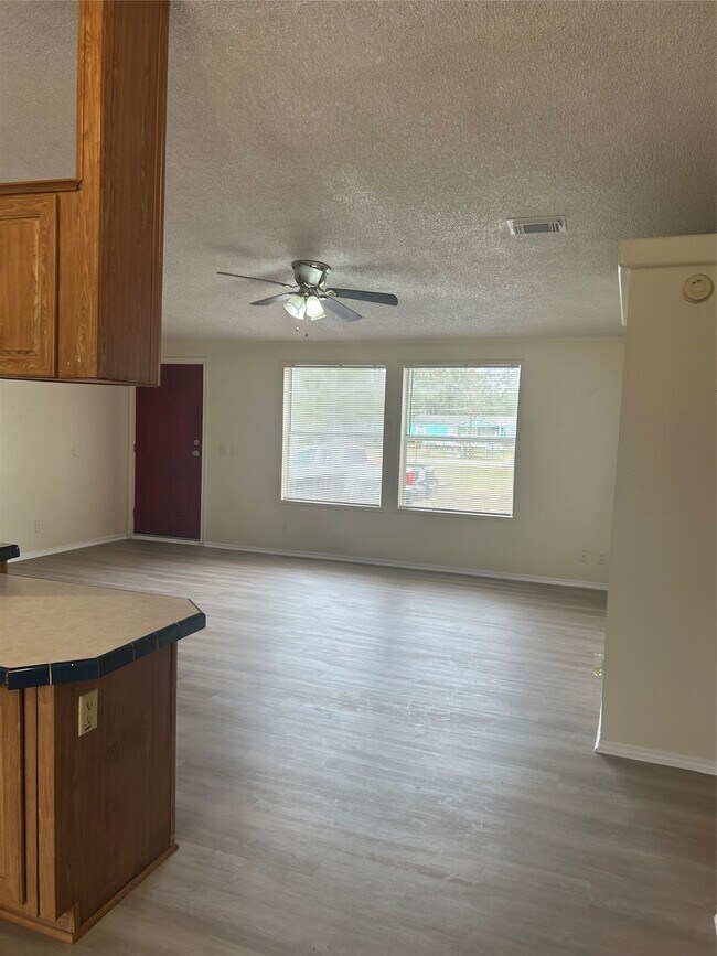 Building Photo - 27610 Horizon