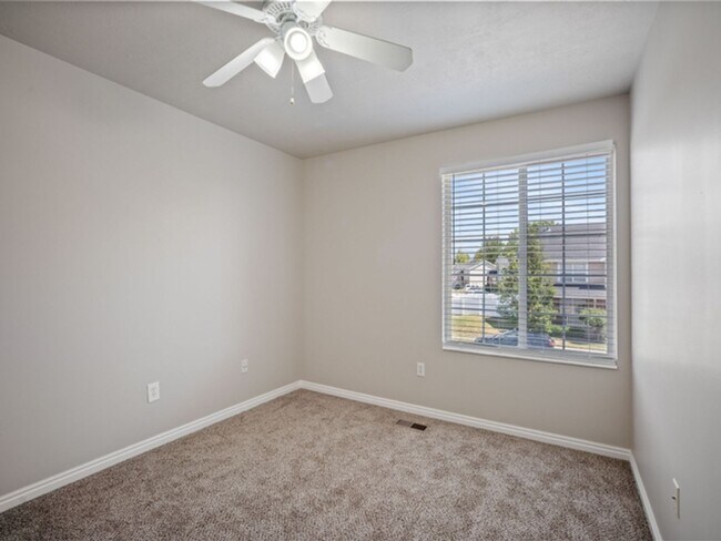 Building Photo - 1602 W Rockbridge Dr