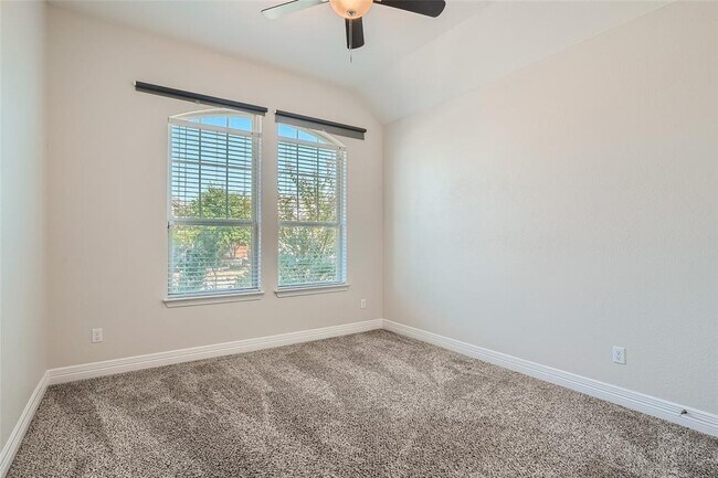 Building Photo - 213 Blue Waterleaf Ln