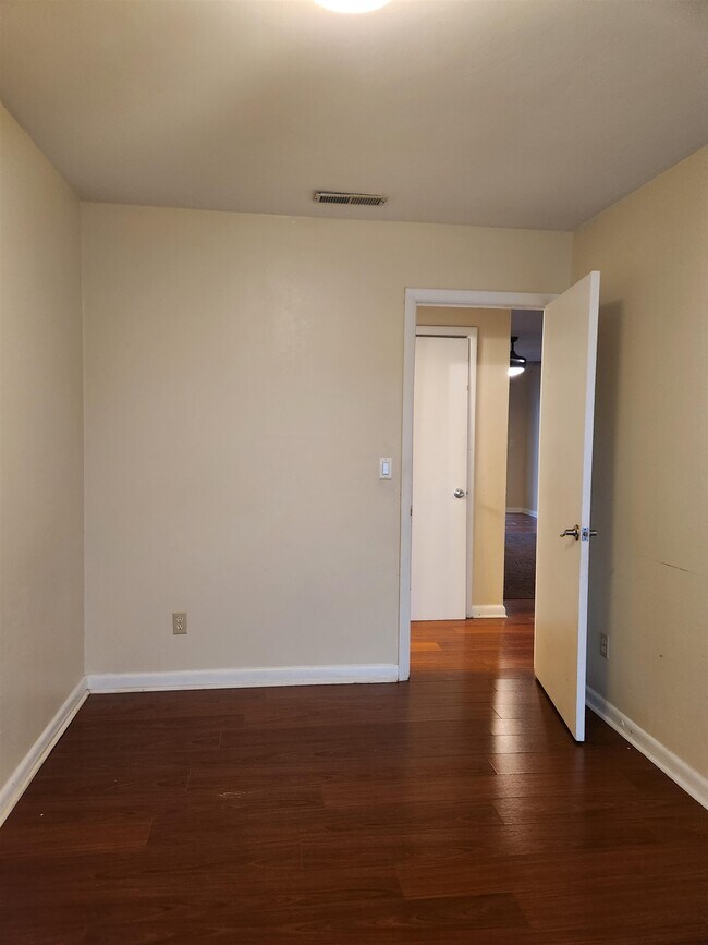 Building Photo - 1394 Bradley Dr