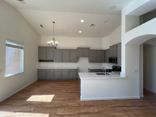 Building Photo - Gorgeous 3 bedroom plus office in Empire Ranch!