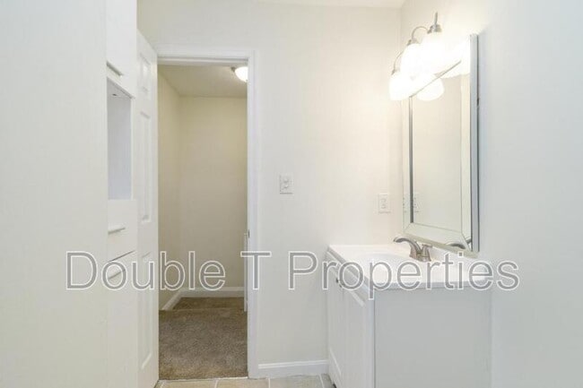 Building Photo - 3033 Seamon Ave