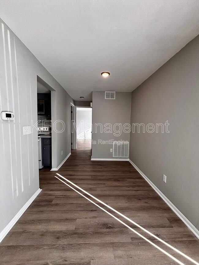 Building Photo - 4420 Flowerdale Ave