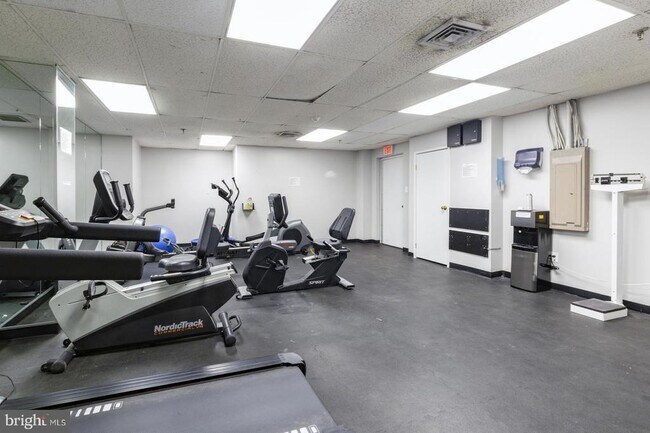 Building Photo - 1601 Spring Garden St