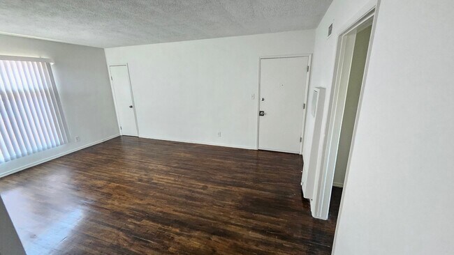 Building Photo - 1219 N Ardmore Ave