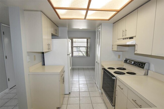 Building Photo - 3203 Landmark Dr