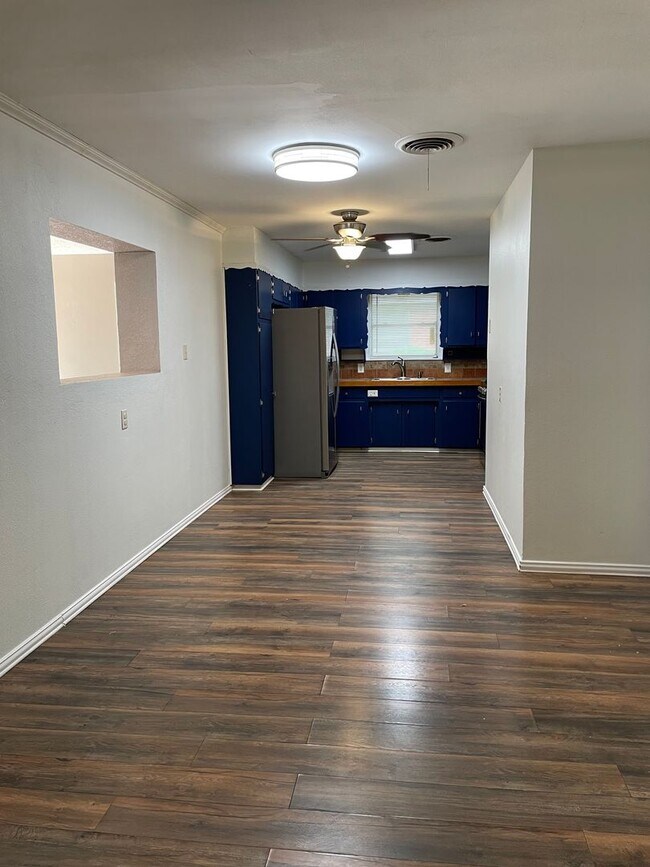 Building Photo - Available Now! Limit of 2 pets. Charming 3...