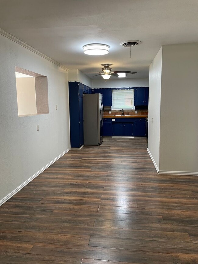 Building Photo - Now available! Pet Restrictions. Charming ...