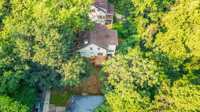 Building Photo - Beautifully updated House in Rivermont