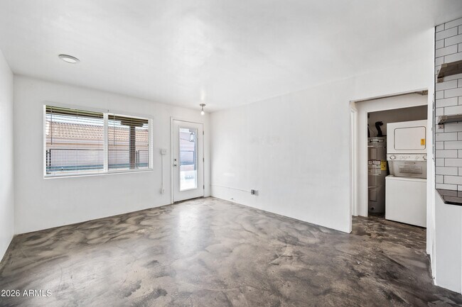 Building Photo - 3601 N 15th Ave