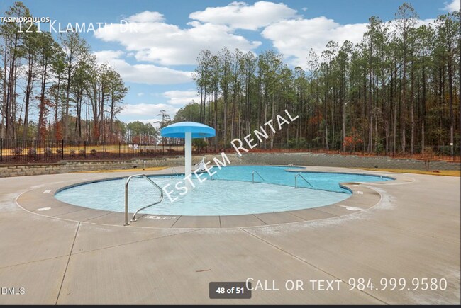 Building Photo - 121 Klamath Dr