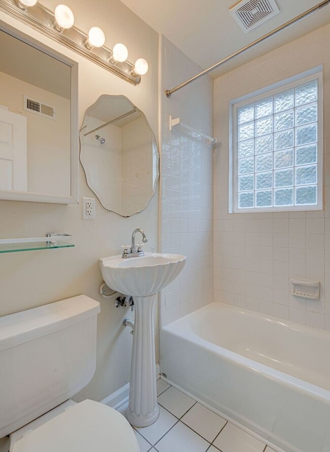 Building Photo - 3bed 2bath West End Home