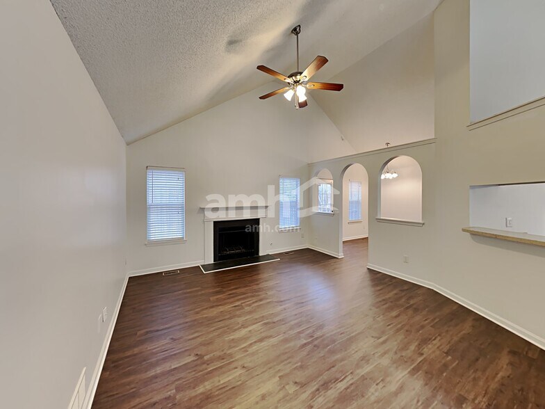 Building Photo - 652 Settlers Ridge Ln