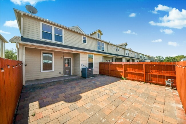 Building Photo - 17024 Wilthorne Gardens Ct