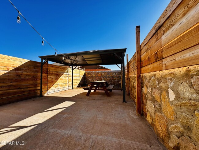 Building Photo - 14912 Jerry Armstrong Ct