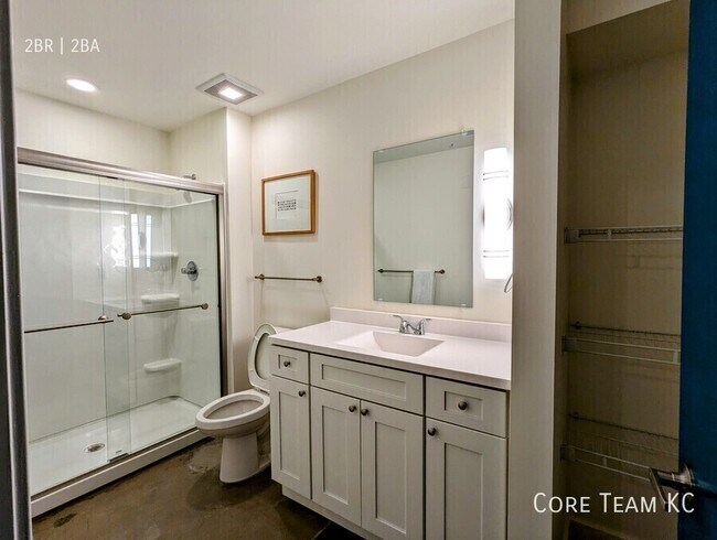 Building Photo - 3100 E Gillham Plaza