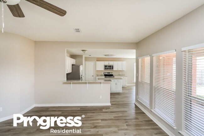 Building Photo - 6918 Meadow Bend Dr