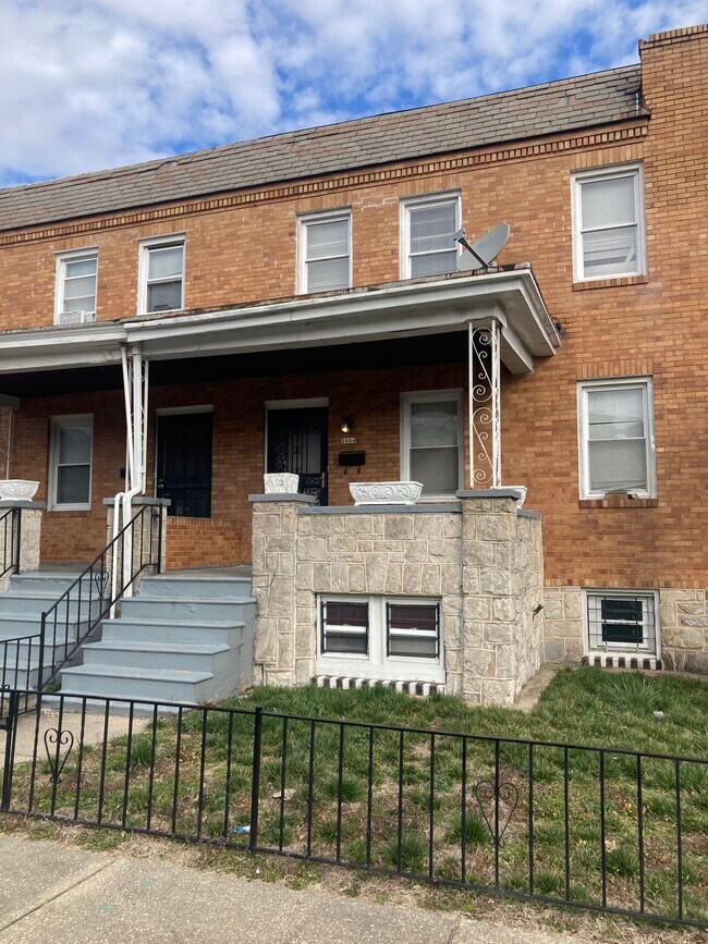 Primary Photo - 2224 W Saratoga St
