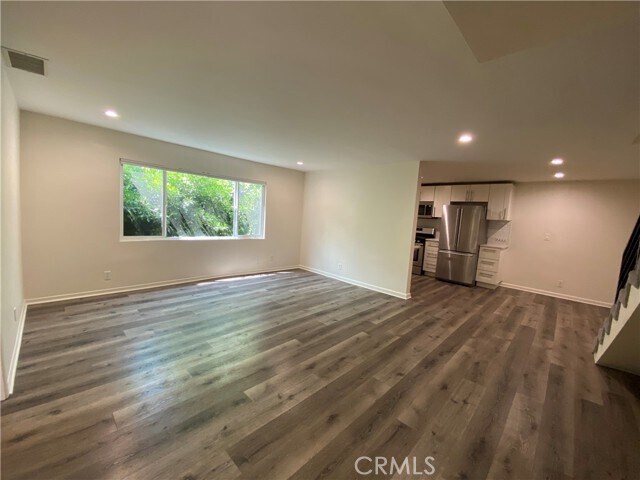 Building Photo - 208 S Park View St