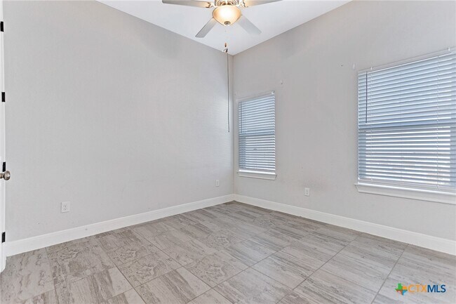 Building Photo - 620 Carriage House