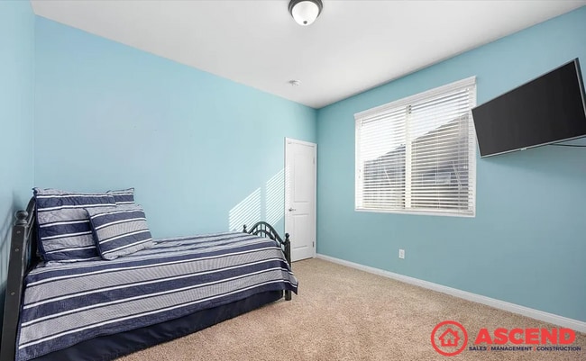 Building Photo - 5 Bedroom | 3 Bathroom House — Bakersfield (93314)