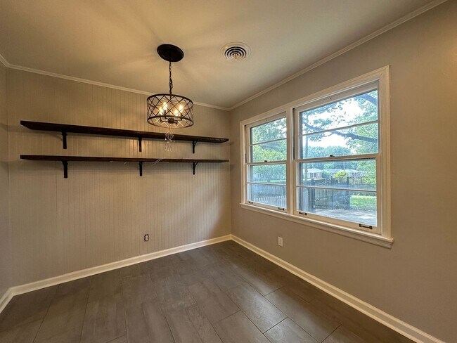 Building Photo - Gated Parking! Huge Backyard! Corner Lot! ...