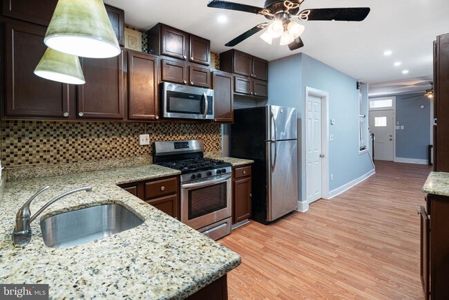 Building Photo - 447 N Wilton St