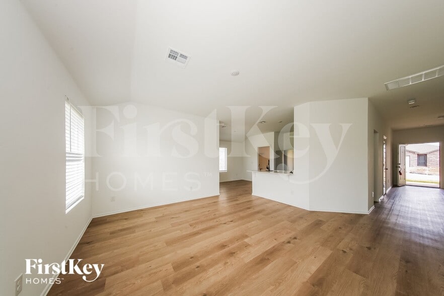 Building Photo - 437 Labelle Ln