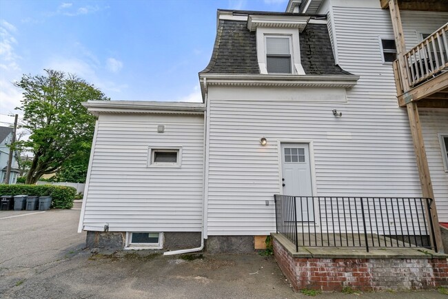 Building Photo - 98-102-102 Franklin St