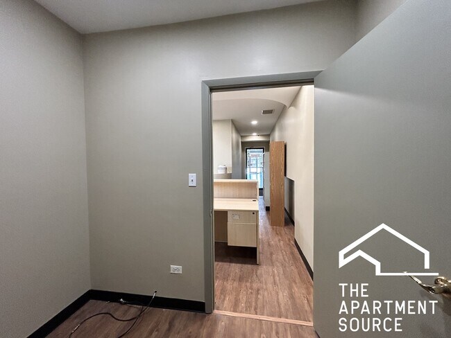 Building Photo - 4956 W Irving Park Rd