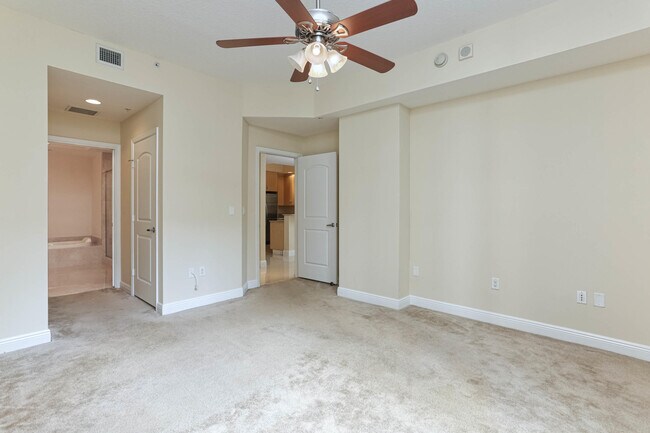 Building Photo - 701 S Olive Ave