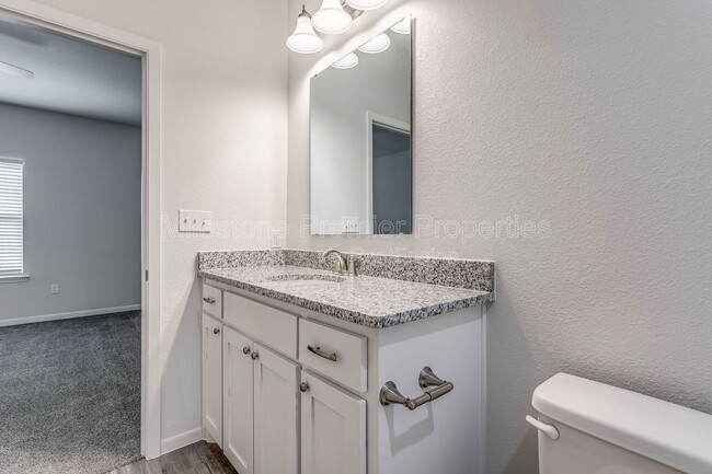 Building Photo - 2405 N Hickory St