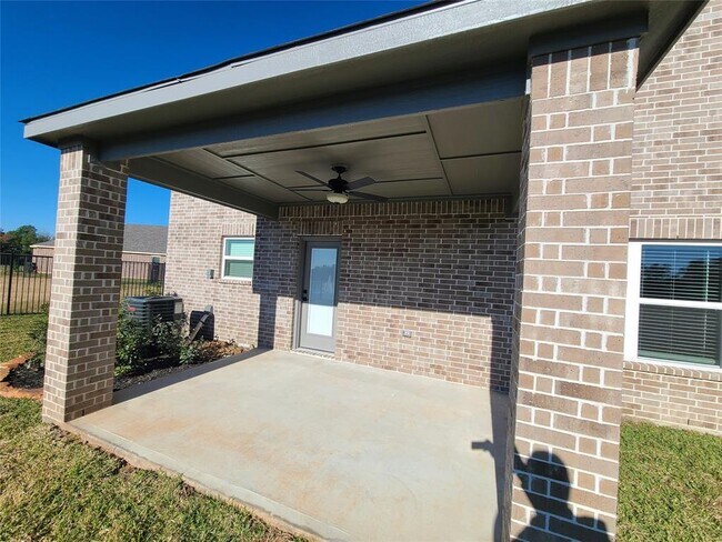 Building Photo - 708 Fallen Hemlock Ct