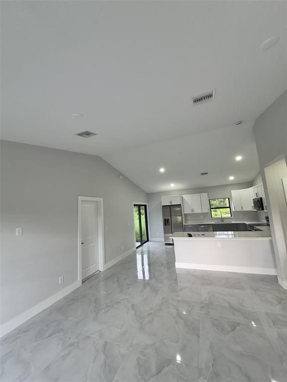 Building Photo - 447 Wickham Ave S