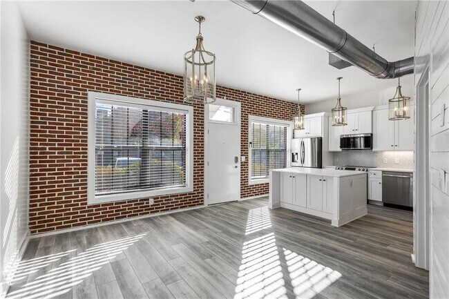 Building Photo - 791 Wylie St SE