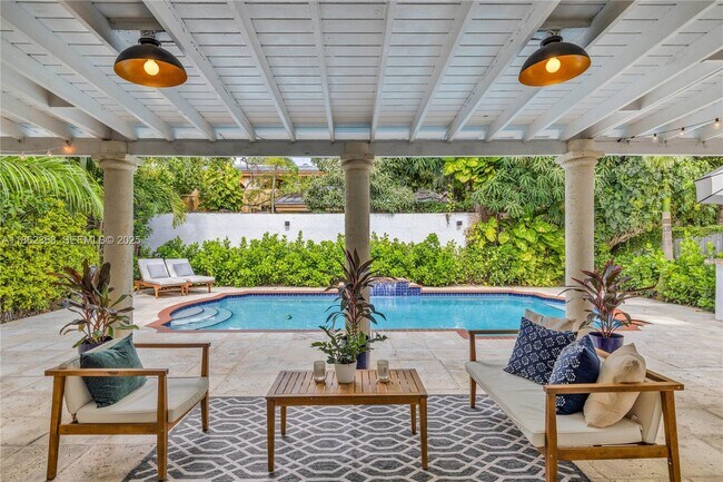 Building Photo - 341 SW 21st Rd